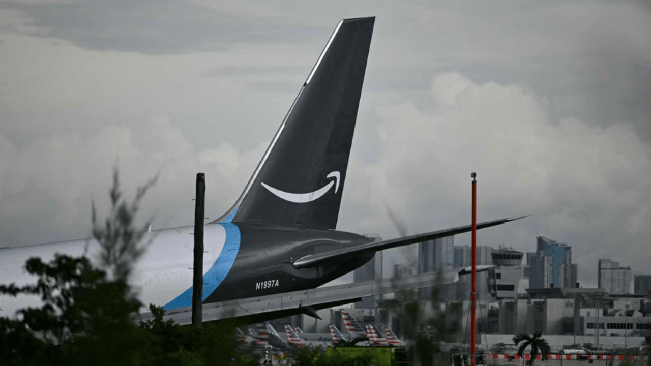 USA : L’aéroport de Miami est-il fermé aujourd’hui ? Le Boeing 767 d’Amazon Prime Air provoque un incendie et déclenche un arrêt au sol