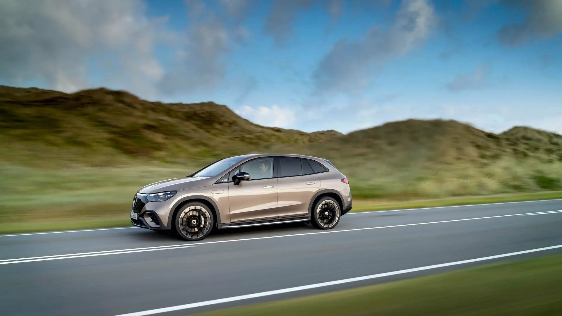 US tariffs and tax changes force Mercedes-Benz EV price drop