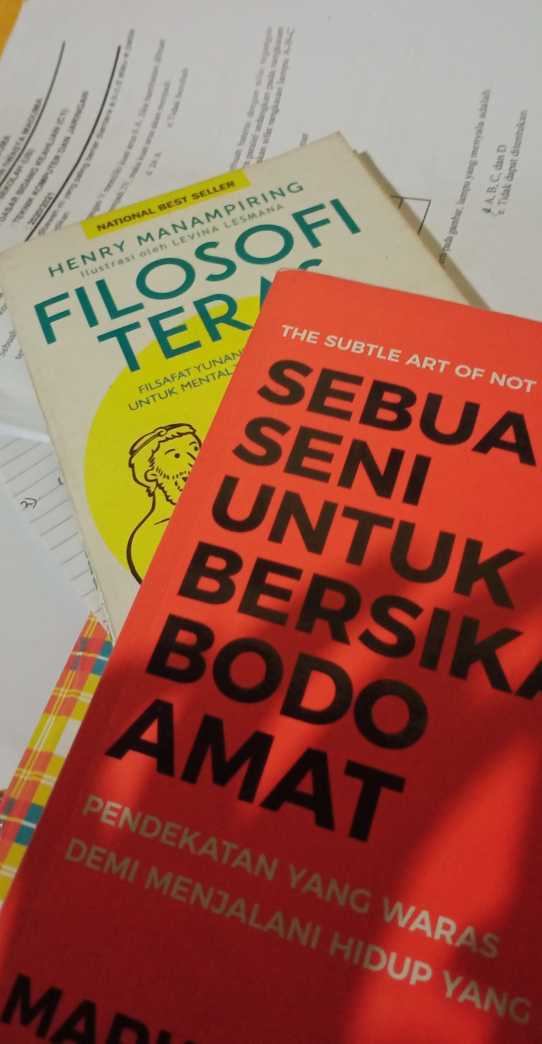 buku ini memang judulnya seperti mengajarkan sikap … Apa Kutipan Favoritmu Dari Buku Sebuah Seni Untuk Bersikap Bodo Amat Karya Mark Manson Quora