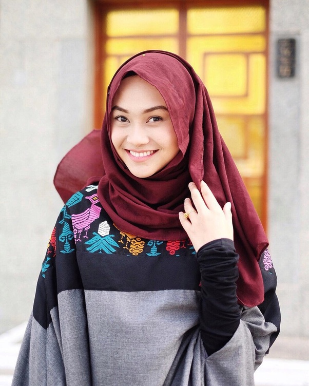 1001 gambar kartun wanita berhijab terlengkap terkeren. Who is the most beautiful Indonesian woman that wears a hijab on a daily basis? - Quora