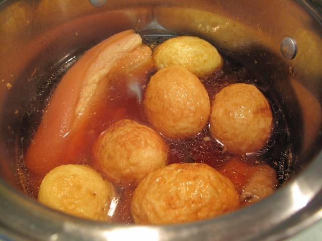 Bisakah Anda menggoreng telur seperti merebusnya, kecuali dalam minyak?  Bagaimana jika Anda hanya menggoreng kuningnya? Apakah ada koki yang  melakukan hal seperti ini di restoran mereka? - Quora