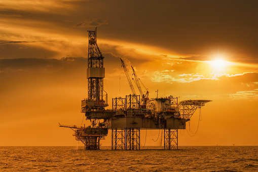 Apakah yang menjadi kendala utama dalam pembangunan kilang minyak baru  untuk mengurangi ketergantungan impor migas? - Quora