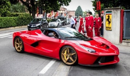 laferrari ferrari gold wheels golden chrome drive rims paint daily wheeled factory soon spotted priced excess usd vehicle going gta