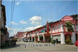 If just reading these questions makes beads of sweat pop out on your forehead, you're not alone. If you could have an hour lunch with anyone, dead or alive ...