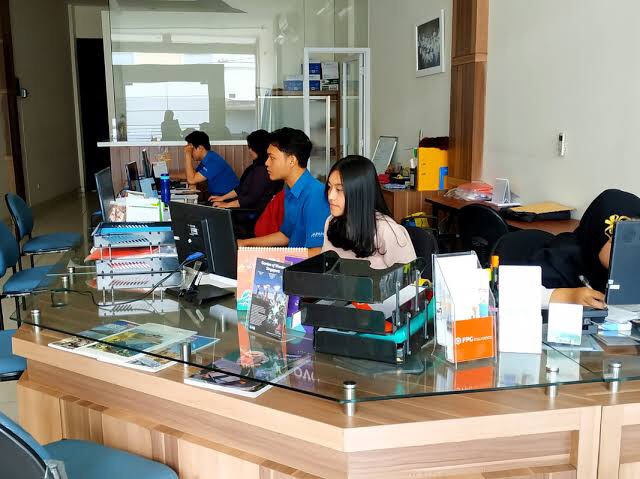 Apa saja profesi yang berkaitan dengan kegiatan pariwisata? - Quora