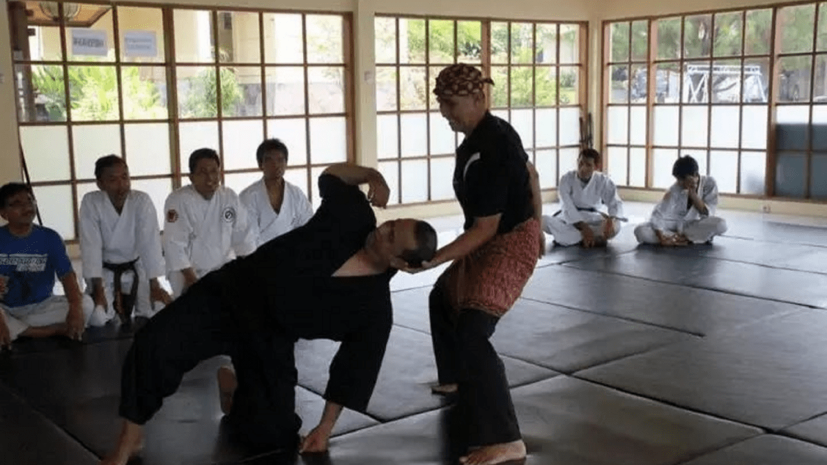 Apa yang dipersiapkan untuk belajar pencak silat? - Quora