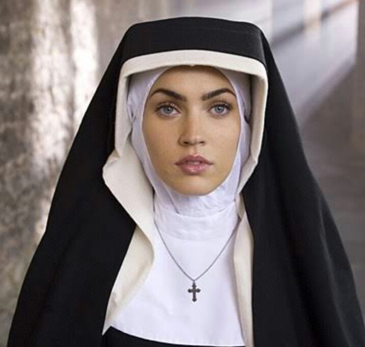 Apa seorang wanita Kristen yang bukan biarawati boleh mengenakan tudung  kepala dalam kesehariannya selayaknya muslimah menggunakan hijab? - Quora