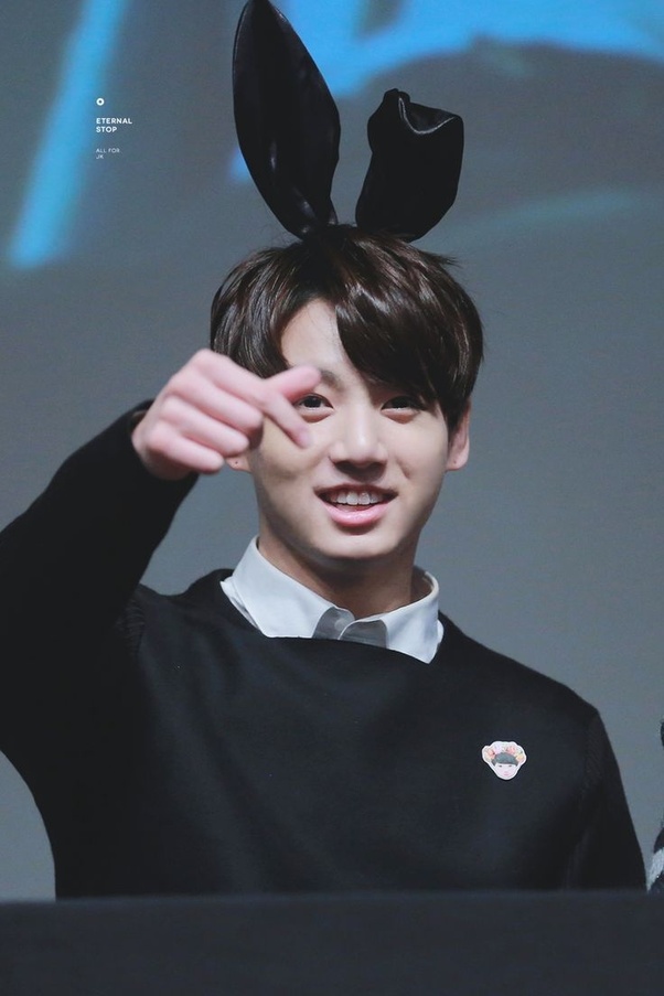 Bts Jungkook / Internautas comentan y critican nuevo color de cabello de / Bts member jungkook is making headlines once again.