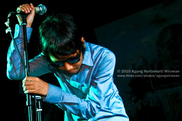 Siapa saja musisi indonesia yang pernah bekarier dan populer di luar  negeri? - Quora