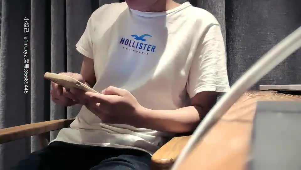 [MP4/ 345M] 情感主博李寻欢深夜场再来一场大长腿短裤妹子啪啪，交舔弄上位骑坐站立后入猛操 - 截图2