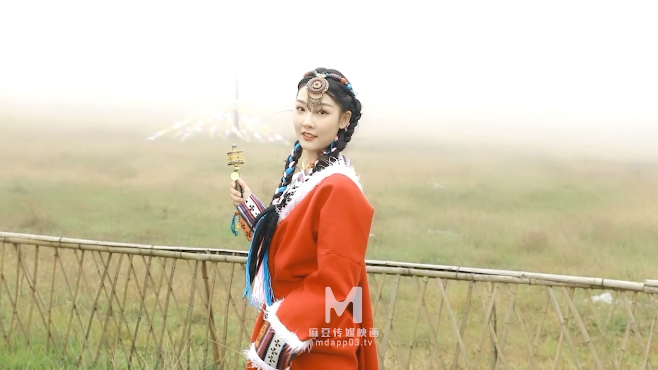 ????麻豆原创实景国产异域剧情动作片【草原精灵之微醺情迷草原艳遇】热门女神-陈可心出演[MP4/417MB] - 截图2