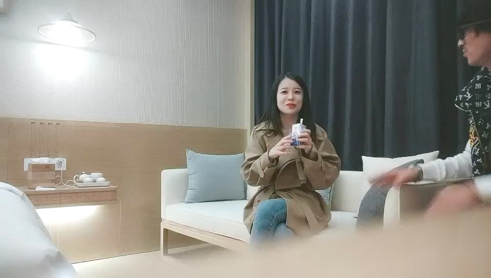 [MP4/786MB]10-21战神小利第一场_约啪淑女型御姐，操了一个小时到钟还不射，下次在草 - 截图1