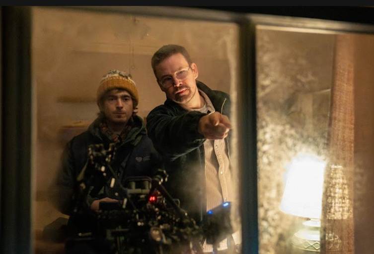 De 'Weapons' a 'Resident Evil: Noche Cero': Zach Cregger, el director que busca reinventar la saga de terror - QR Perú