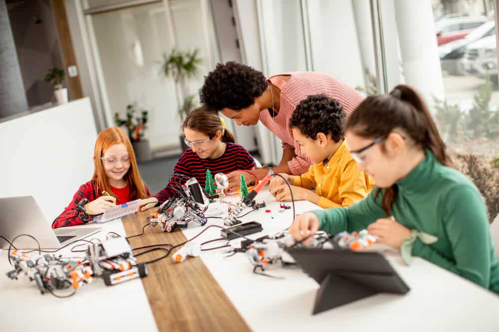Quantum Makers Studio Hands-on STEAM Makerlab Classes