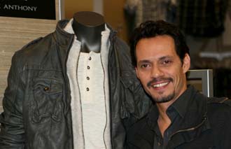 Marc Anthony lanza su ropa y Jennifer López no muestra la cara | Queens  Latino