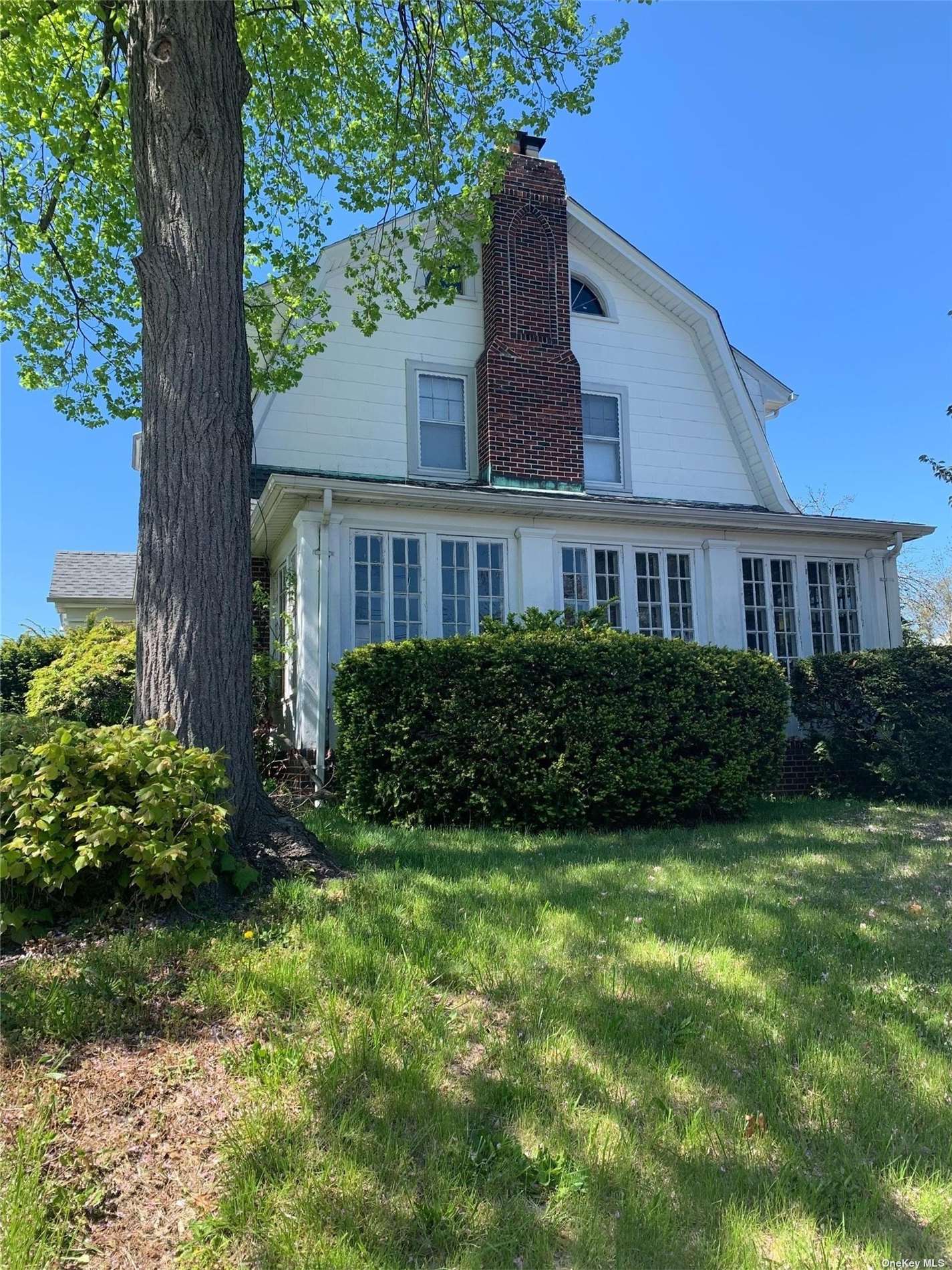 Stately Side Hall Colonial Queens Properties