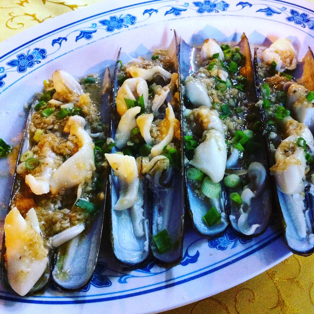Razor clams, sooooooo good.