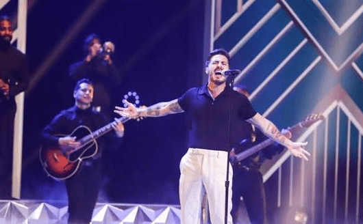 Llane Rinde Homenaje Al Romanticismo Con Su Interpretacion De Como Antes En Premios Juventud Que Onda Gye Medio Digital