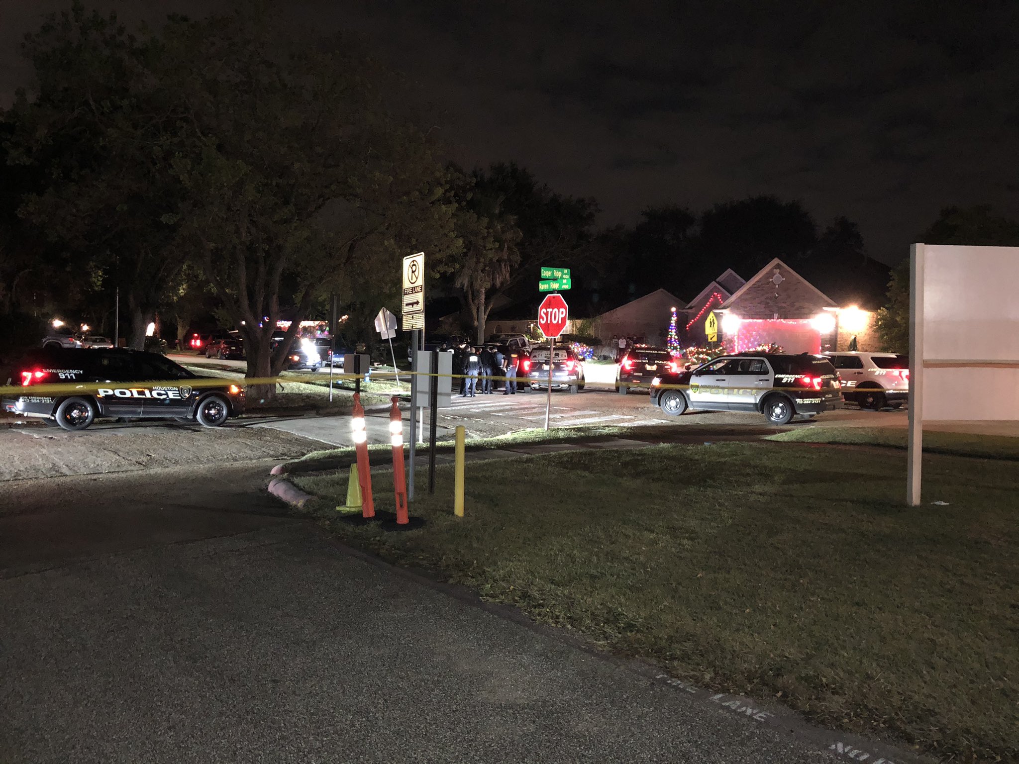 More than a dozen people found in possible smuggling case in SW Houston, police says