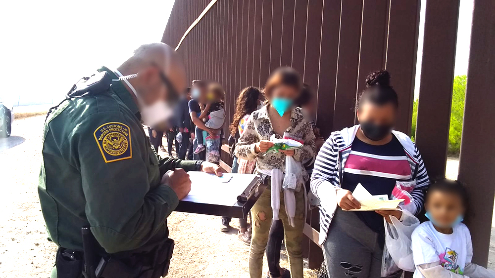 En grupos de más de 100 ingresan ilegalmente al Valle de Texas