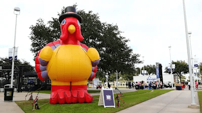 Houston Texans and Kroger Provide 1,000 Thanksgiving Meals