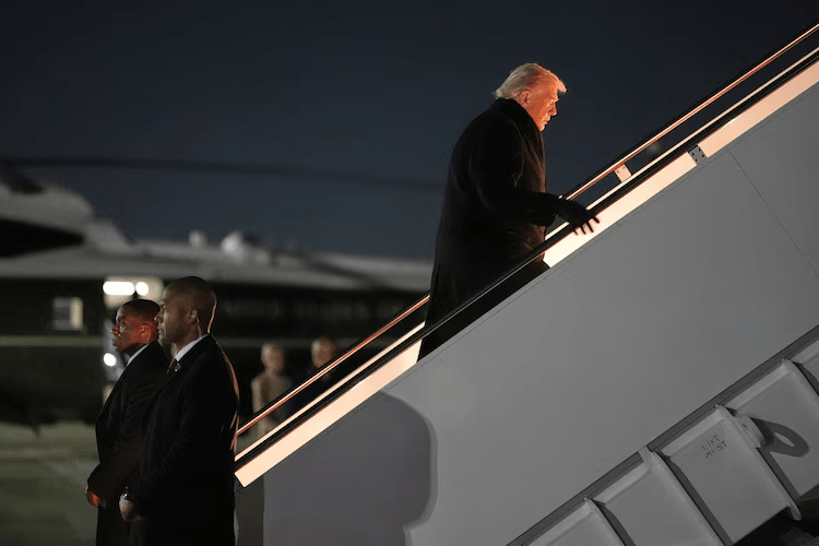 Air Force One turns back en route to Davos