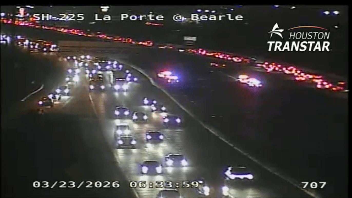 Pedestrian killed in crash along Hwy 225 in Pasadena, police say; all WB lanes closed at Bearle