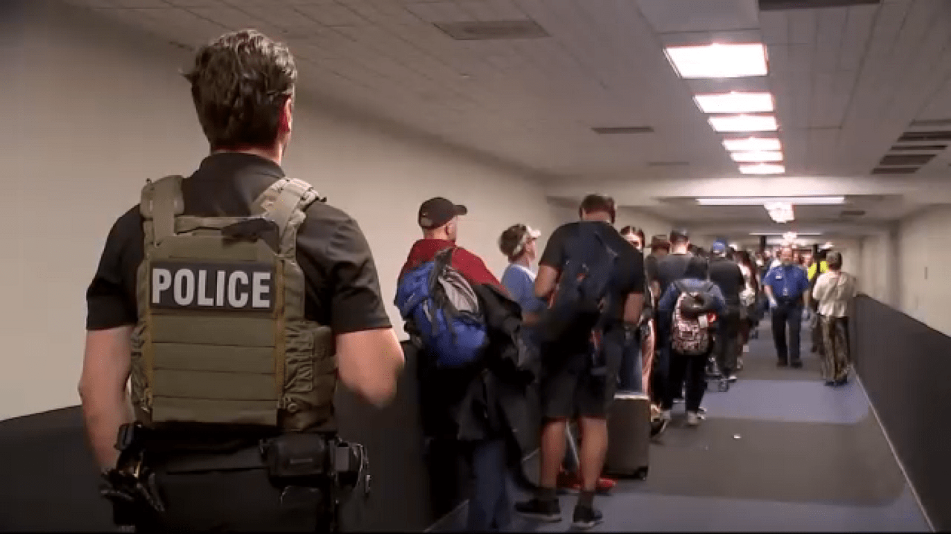 Houston Airports Face TSA Staffing Crisis, Long Security Lines Persist