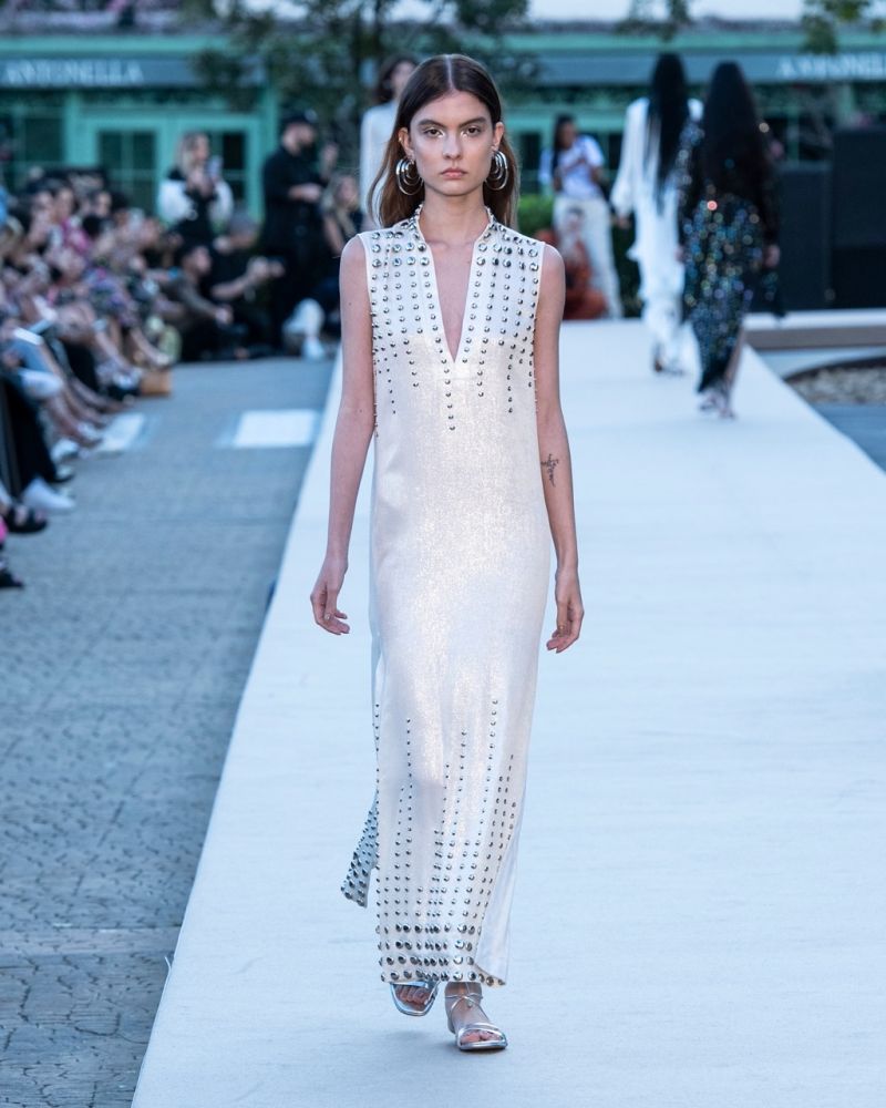 Bruna V Quest Artists Models - Stunning Light Pattern - HD