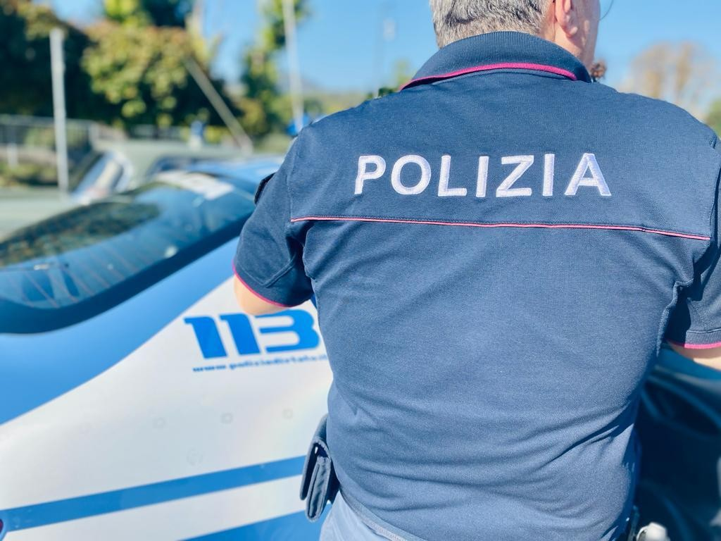 LA POLIZIA DI STATO, NEL POMERIGGIO DI MERCOLEDÌ 15 APRILE, ARRESTA UN 40ENNE KOSOVARO, GRAVATO DA NUMEROSI PRECEDENTI PENALI E DI POLIZIA, PER TENTATA ESTORSIONE AGGRAVATA, RESISTENZA A PUBBLICO UFFICIALE E DANNEGGIAMENTO