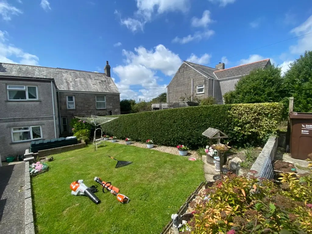 Neat hedge maintained by Quilliams Mowing in Newquay.