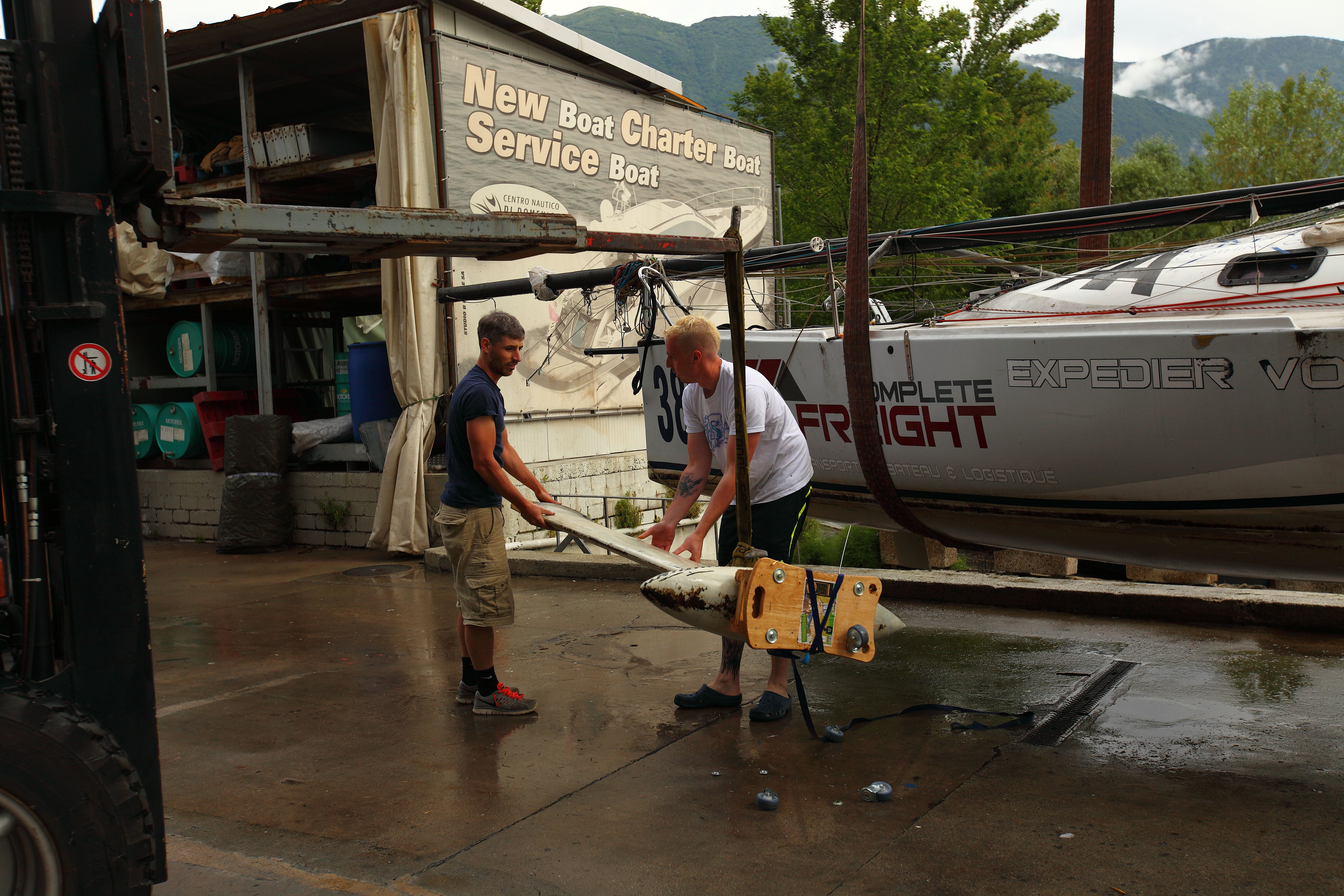 mmmmh...keel must weight over 250 kg