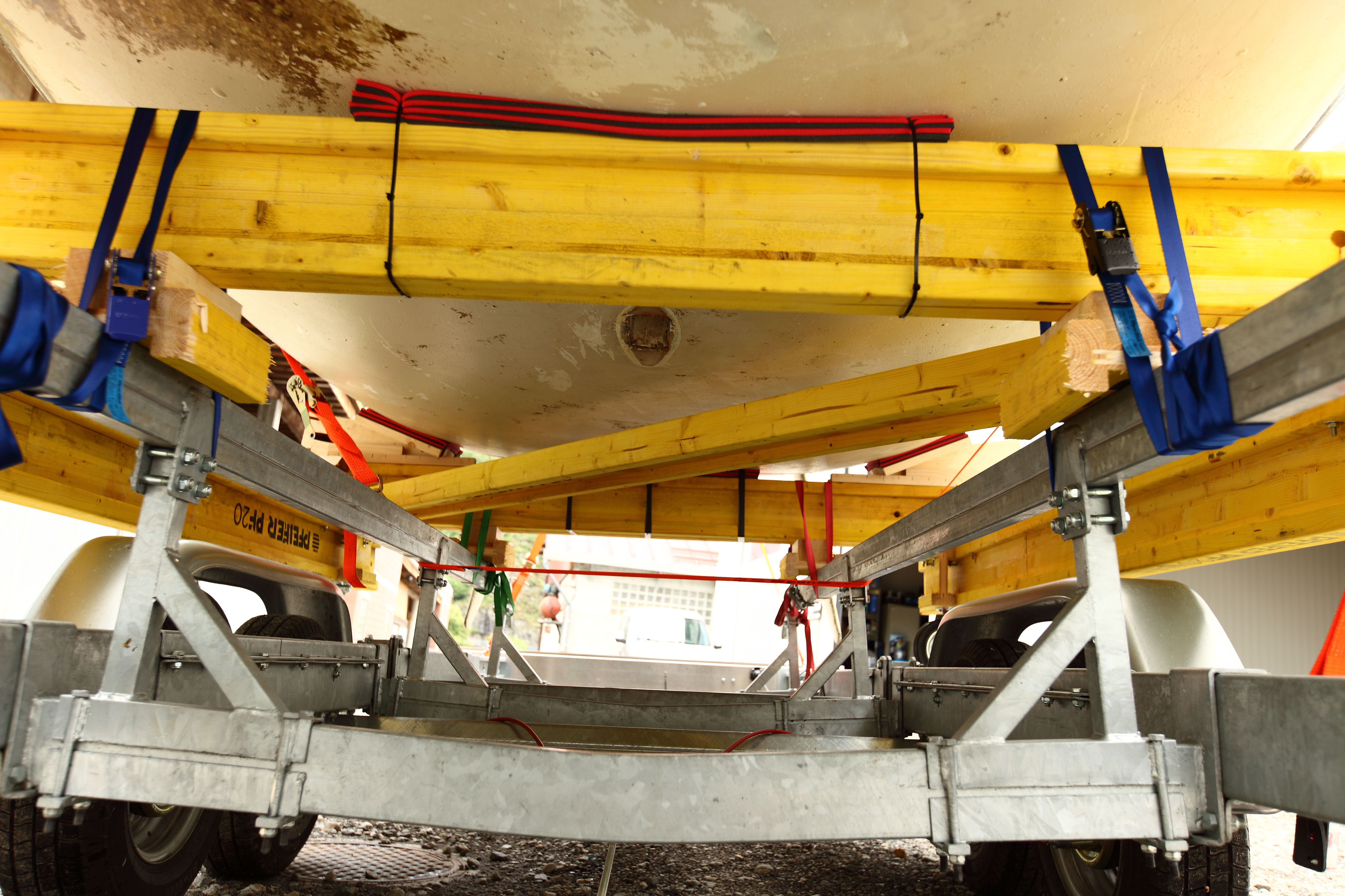 Boat cart fixed to he trailer