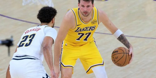 Faute d'acheter le Mondial, il s'offre les Lakers pour 10,8 milliards d'euros