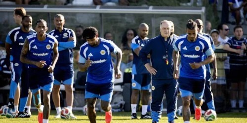 Curaçao werkt drukbezette eerste oefensessie af voor WK voetbal