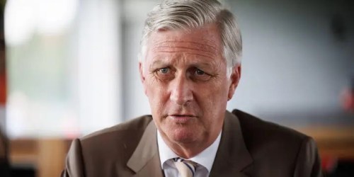 Koning Filip bedankt hulpdiensten voor inzet bij veenbrand