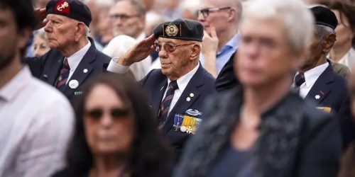 Einde WOII herdacht bij Indisch Monument Den Haag