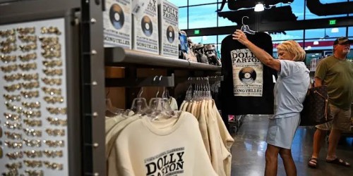 Veel gezocht naar Dolly Parton-shirts na overlijden