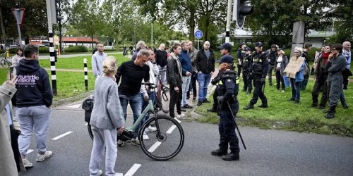 Politie haalt demonstranten XR ook nabij oprit A12 weg