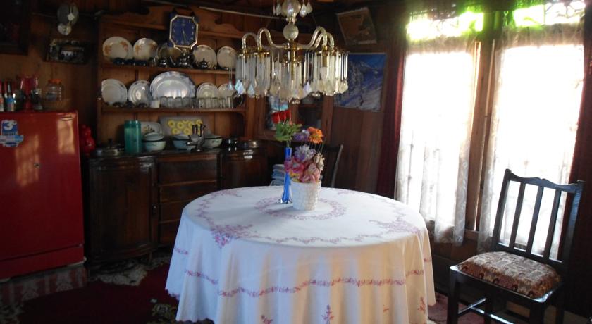 Houseboat Royal Lodge Srinagar Inr 140 Off 5 0 0