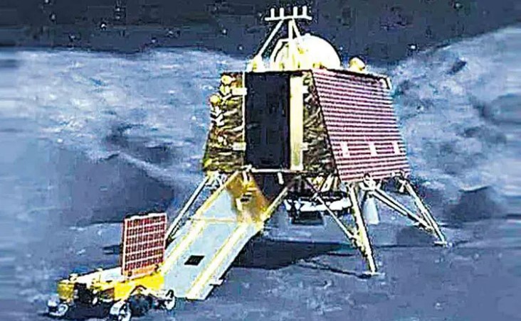 chandrayan 3 in a first vikram sends temperature profile of lunar south pole
