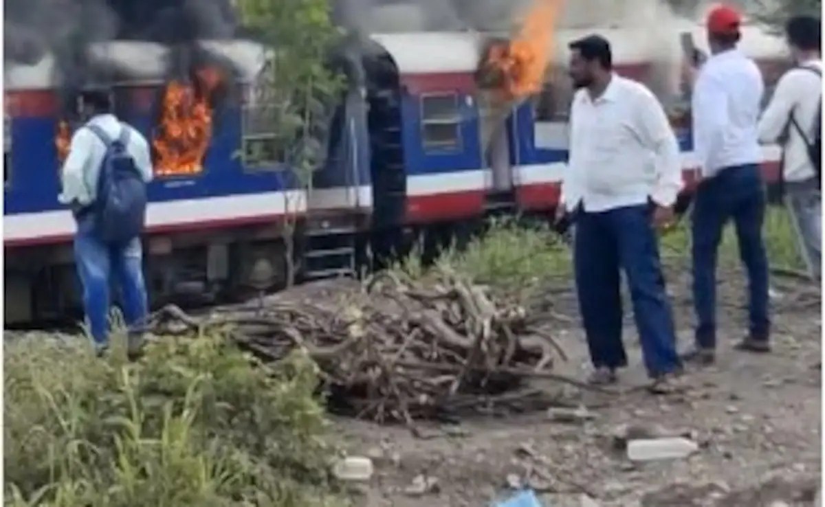 Fire breaks out on train in Maharashtra, none injured
