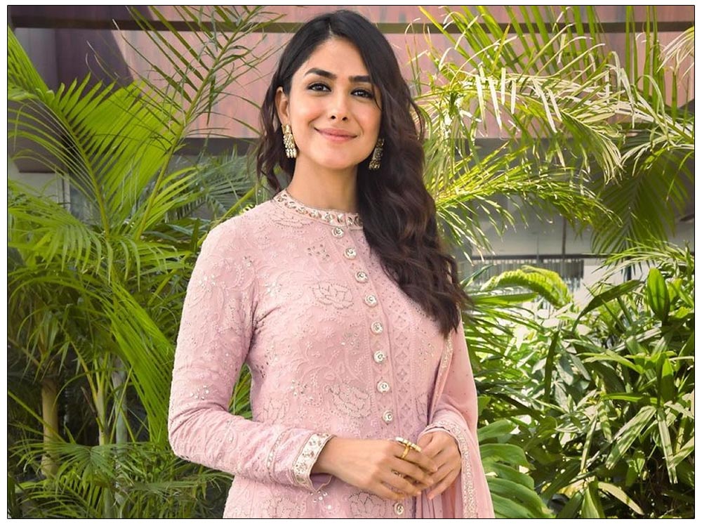 Mrunal Thakur: Bumperafar for the beauty of 'Sitaramam'..!
