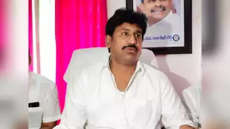Attack on Jagan not with a stone but with an 'air gun'.. MLA makes sensational comments!

Community-verified icon