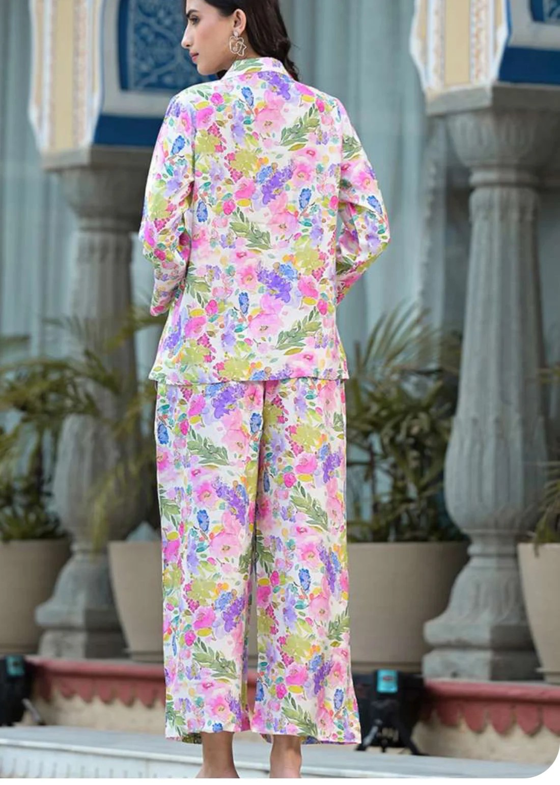 Pink & white floral printed mid-rise trousers