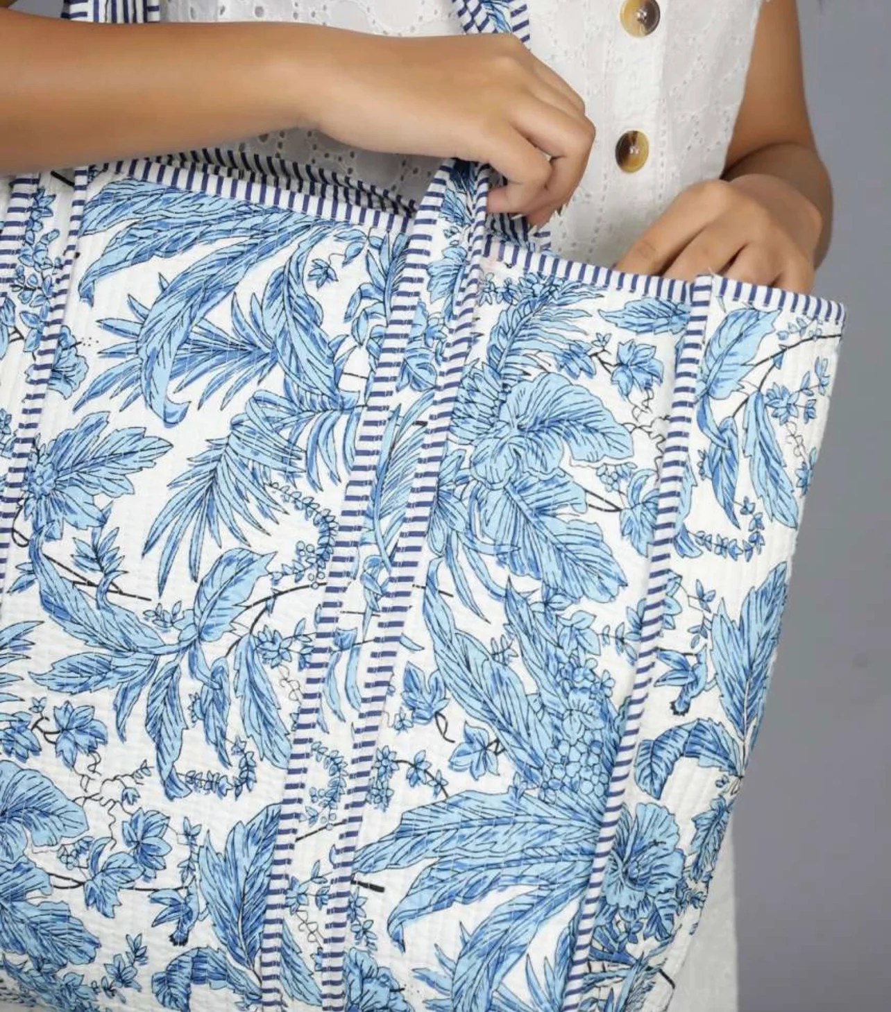 BLUE HANDBLOCK PRINTED QUILTED TOTE BAGS WITHOUT ZIP/BUTTON
