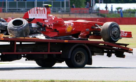 Felipe Massa Crashes In Free Practice And Spins All Day Long