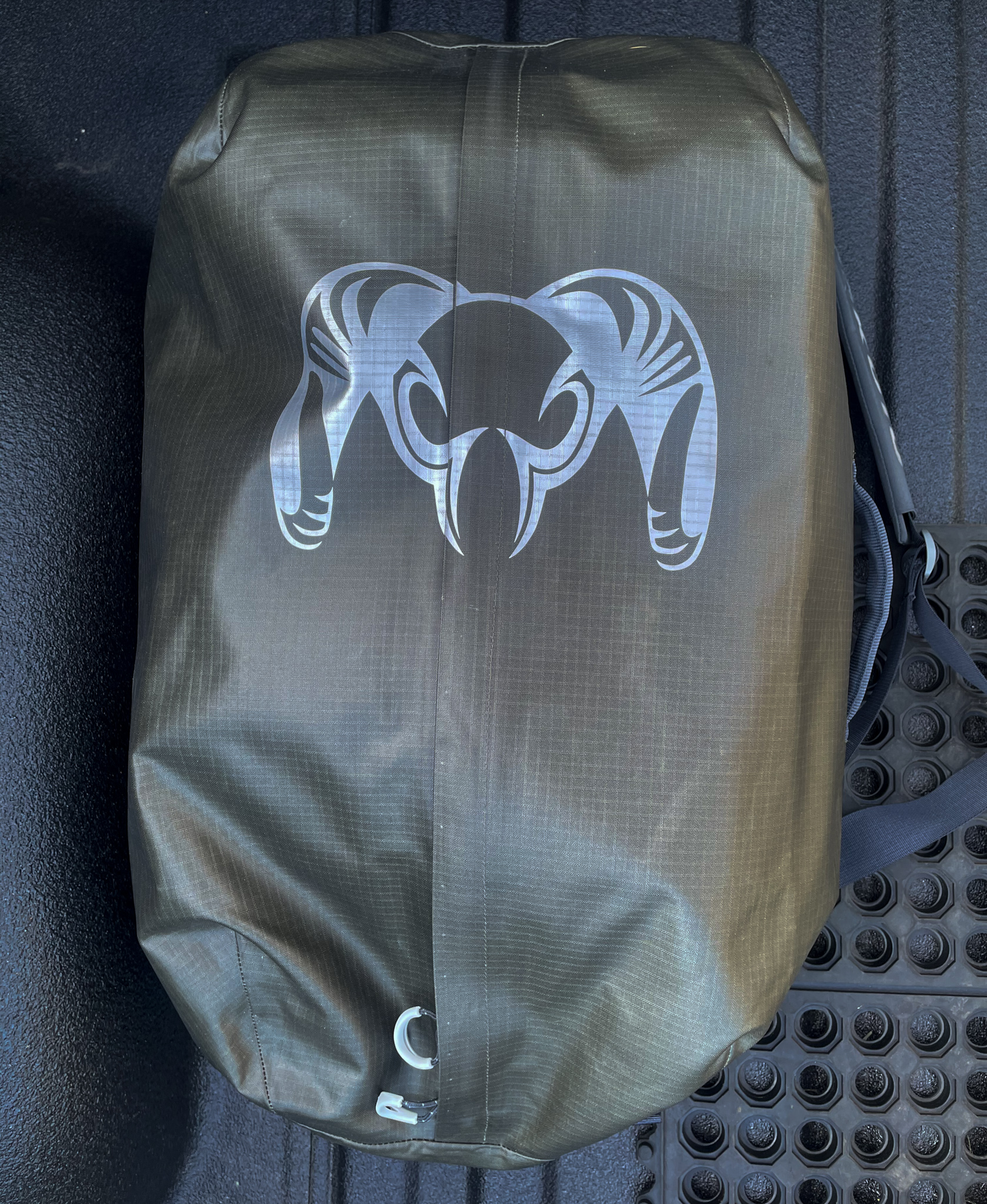 The kuiu ultralight game bags are unique in that they have a zipper and handles. Review The Taku Series Of Gear Bags From Kuiu Rack Camp