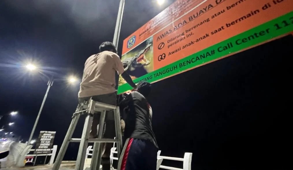 Plang hiimbauan saat dipasang di Kelurahan Loktuan.
