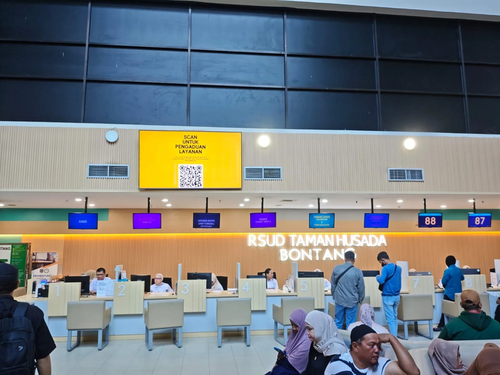 Antrean di Administrasi RSUD Taman Husada. (Radar Kaltim)
